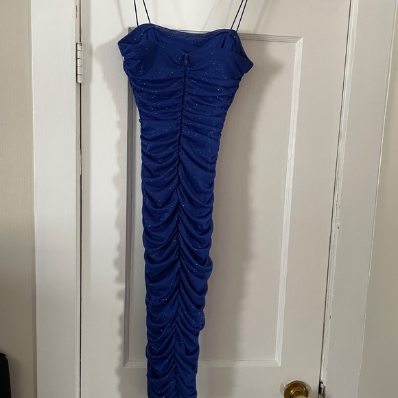 Formal dress - Picture 2 of 2